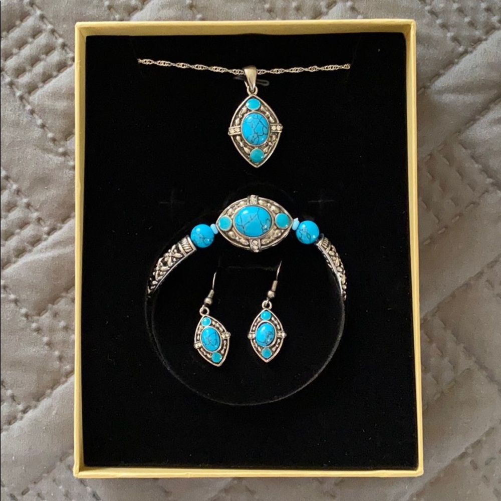 New necklace, bracelet, & earring set